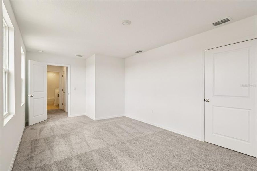 Spacious, unfurnished interior of a new home in Trailside, Mount Dora (Image 37).