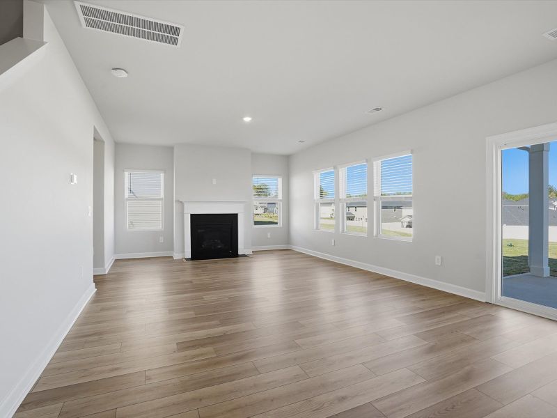Spacious, unfurnished interior of a new home in Maxwell Commons, Easley (Image 9).