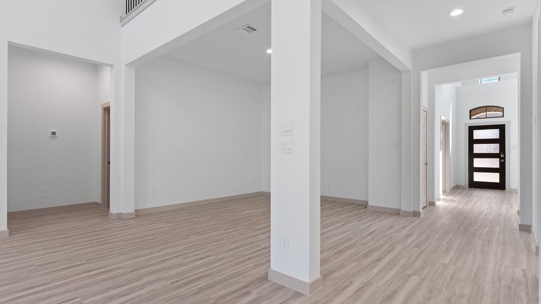 Representative unfurnished interior of a home built from the Plan by D.R. Horton in Davis Harbor, League City (Image 14).