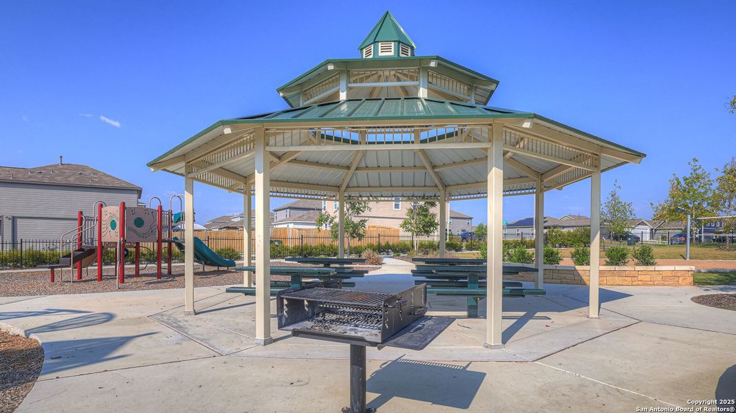 Community amenities in Sunset Oaks, Maxwell (Image 19).