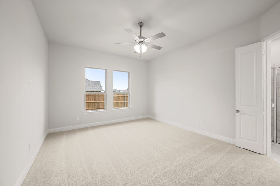 Spacious, unfurnished interior of a new home in Sheppard's Place, Waxahachie (Image 23).