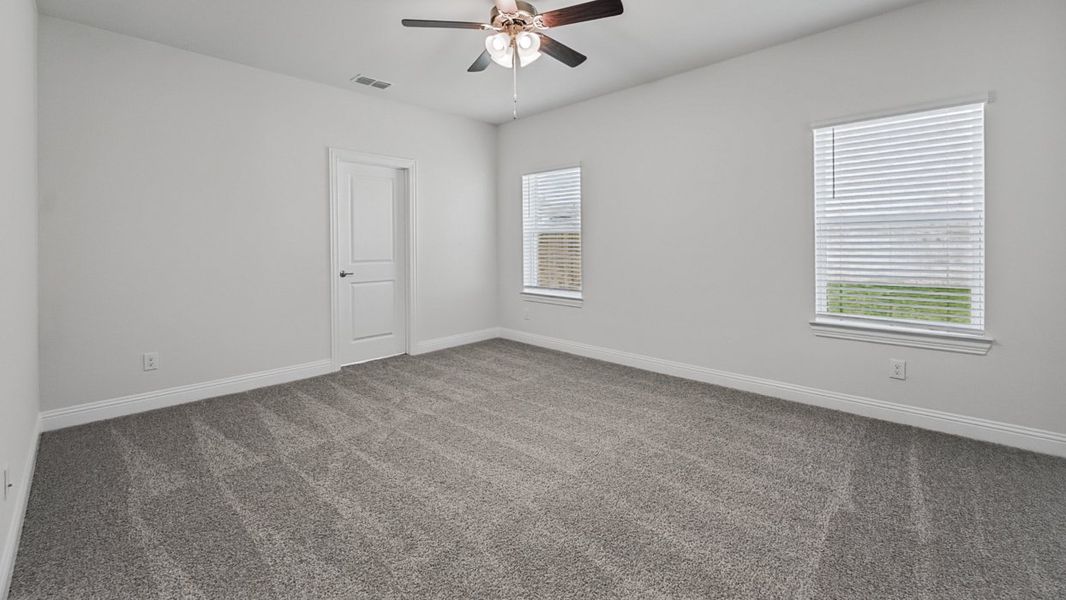 Spacious, unfurnished interior of a new home in Silverado, Aubrey (Image 10).