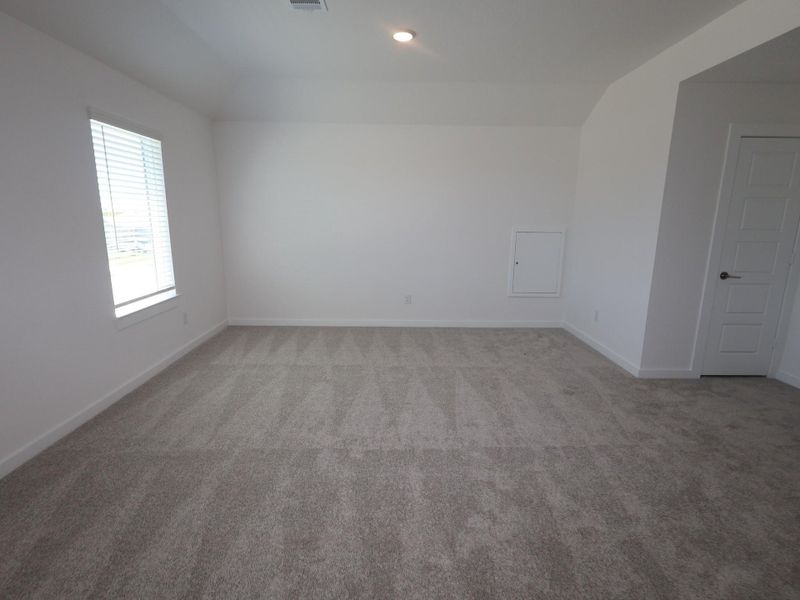 Spacious, unfurnished interior of a new home in Miller's Pond, Rosenberg (Image 30).