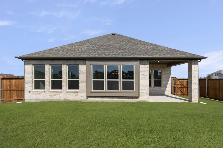 Exterior details and patio area of a home in River Ranch, Van Alstyne (Image 4).
