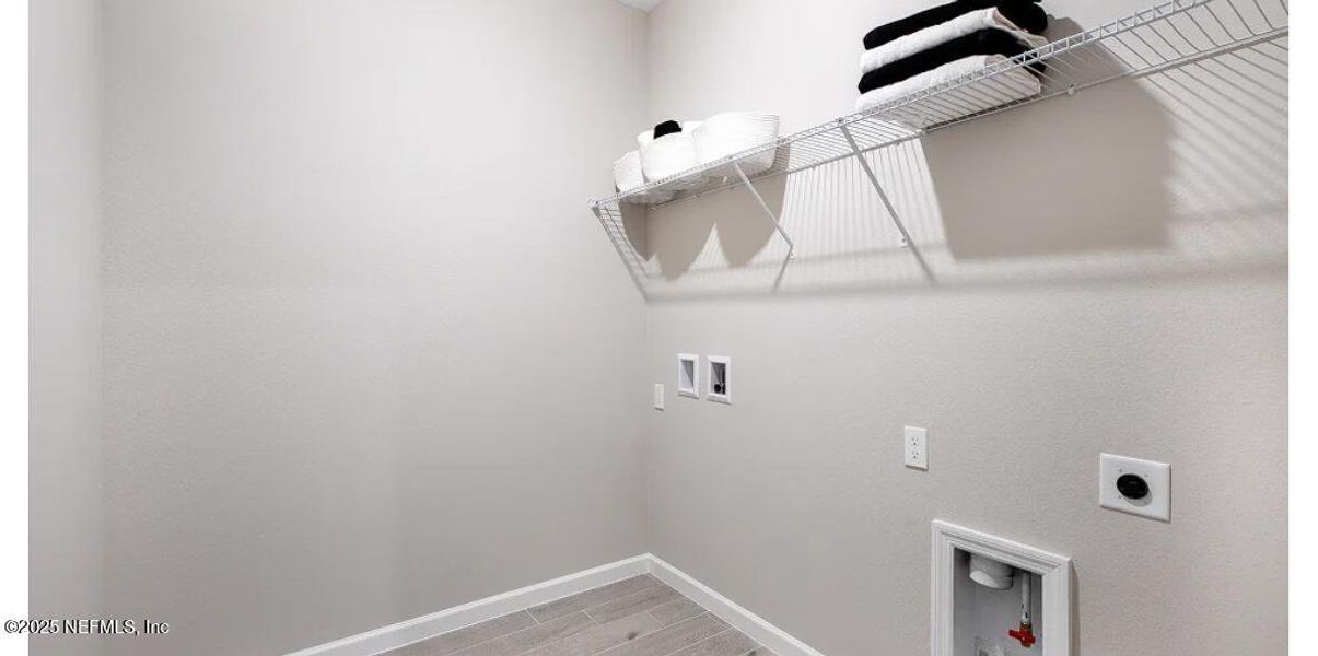 Spacious, unfurnished interior of a new home in , Green Cove Springs (Image 20).