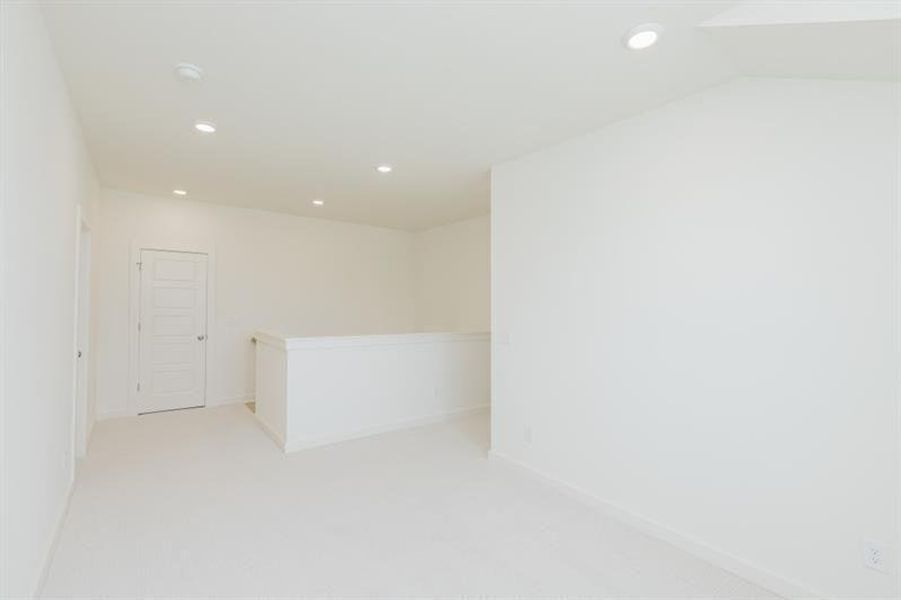 Spacious, unfurnished interior of a new home in , Gainesville (Image 39).