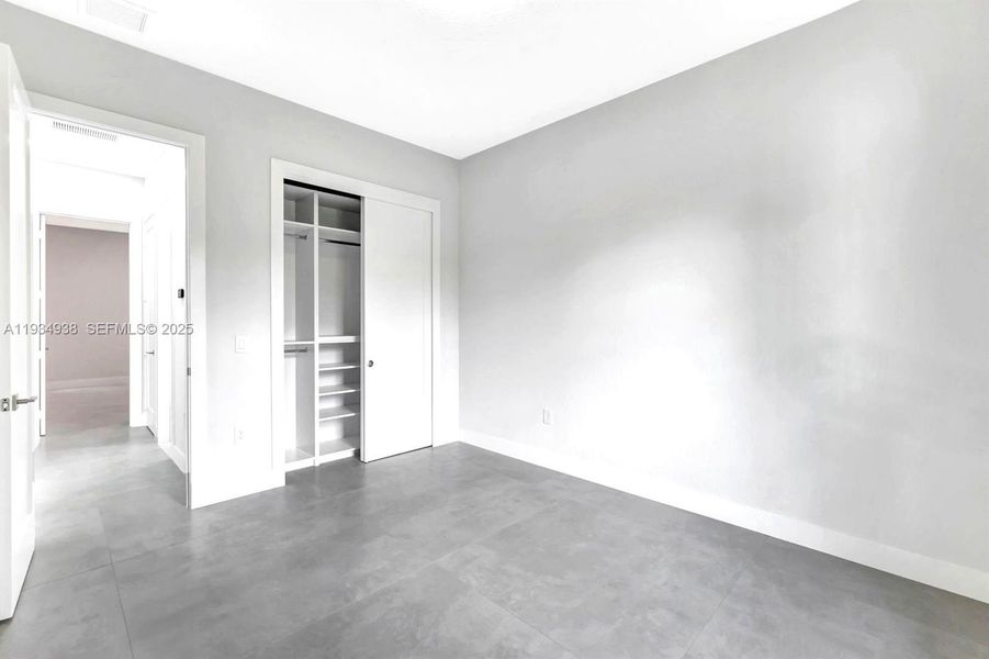 Spacious, unfurnished interior of a new home in , Naples (Image 30).