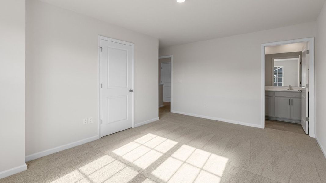 Spacious, unfurnished interior of a new home in Clock Road Townhomes, New Bern (Image 17).