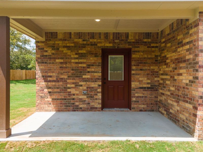 Exterior details and patio area of a home in , Lampasas (Image 19).