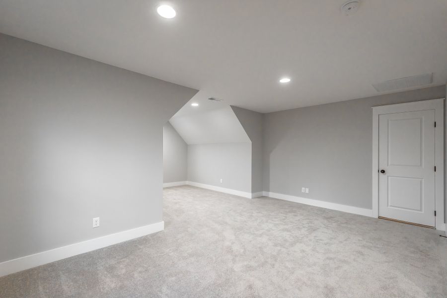 Spacious, unfurnished interior of a new home in Creekside, Cleveland (Image 72).