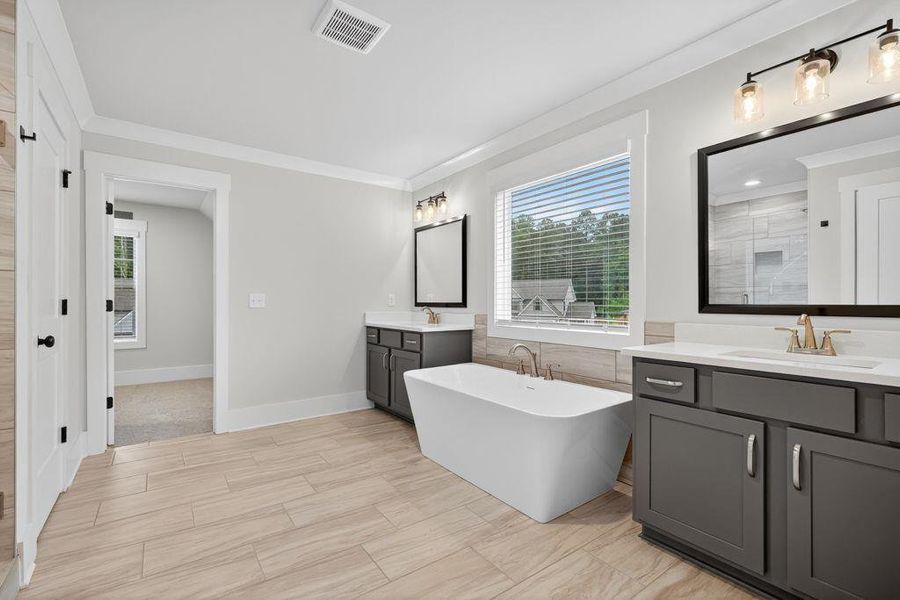 Furnished interior view inside a new home in Spring Creek, Monroe (Image 7).