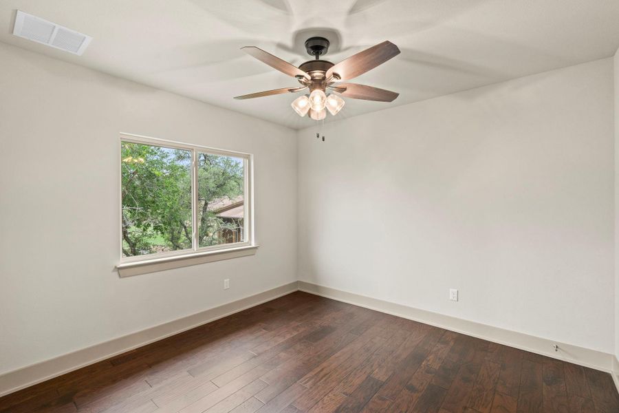 Spacious, unfurnished interior of a new home in , Dripping Springs (Image 19).