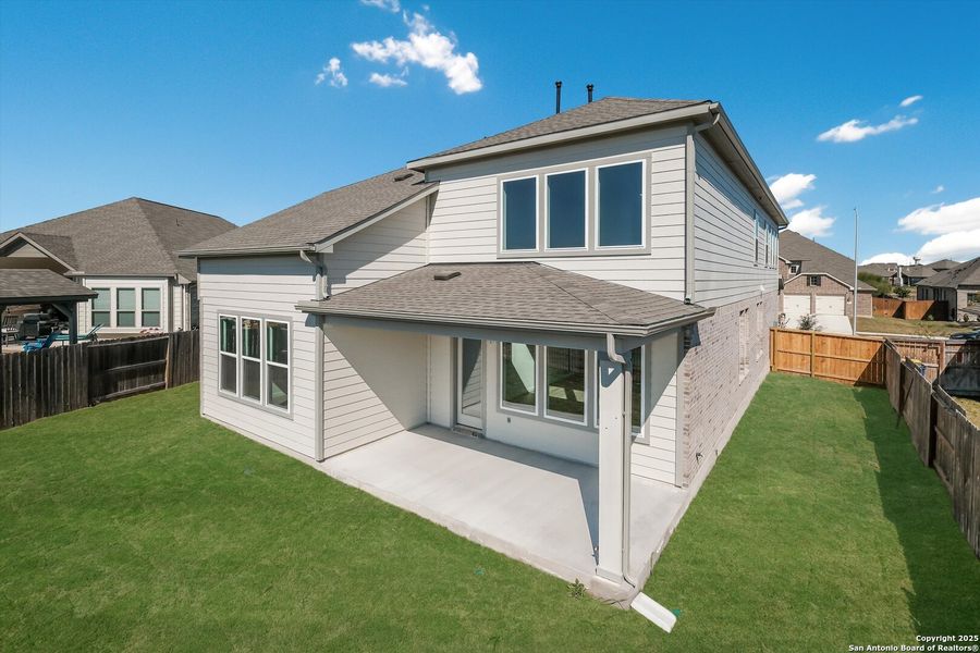 Exterior details and patio area of a home in Foxbrook, Schertz (Image 3).