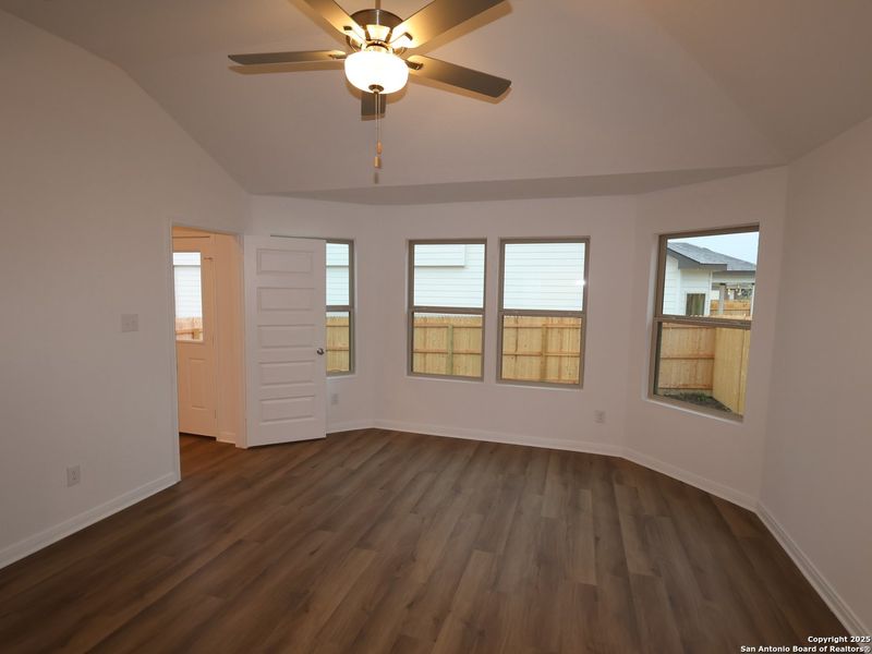 Spacious, unfurnished interior of a new home in Paloma Park, Converse (Image 19).