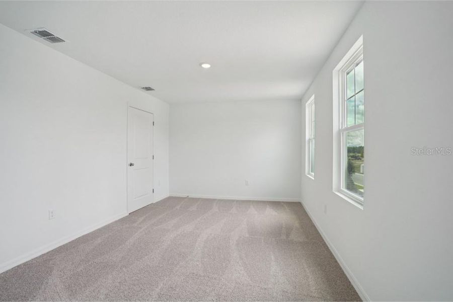 Spacious, unfurnished interior of a new home in Ardisia Park Traditional, New Smyrna Beach (Image 31).
