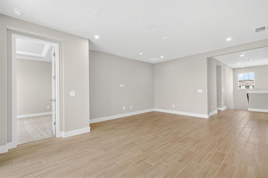 Spacious, unfurnished interior of a new home in Wellen Park, Venice (Image 22).