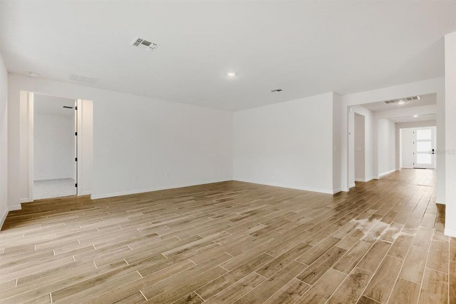 Spacious, unfurnished interior of a new home in The Grove at Stuart Crossing - Signature Series, Bartow (Image 23). Spacious, unfurnished interior of a new home in The Grove at Stuart Crossing - Signature Series, Bartow (Image 23).