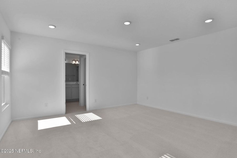Spacious, unfurnished interior of a new home in Wilford Oaks, Orange Park (Image 37).