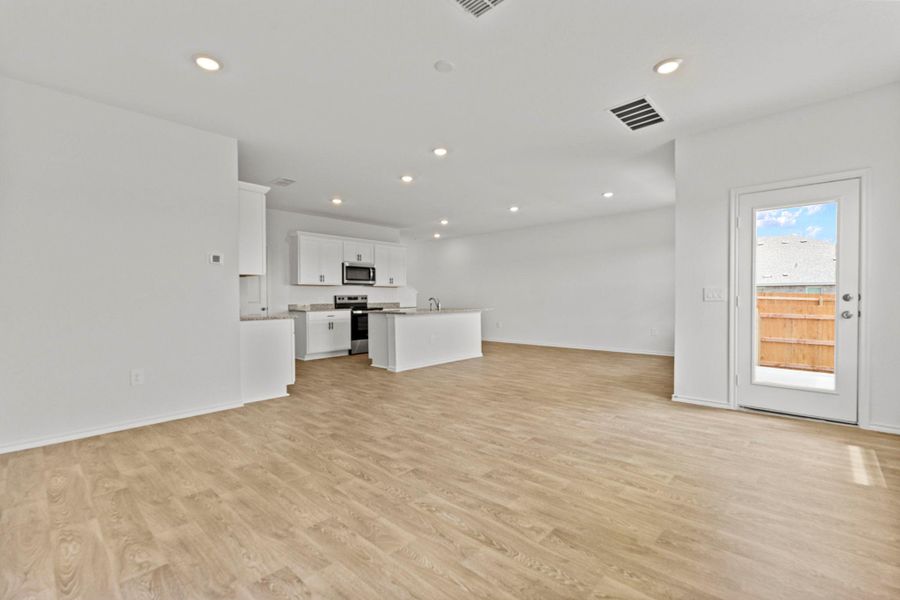 Spacious, unfurnished interior of a new home in Palomino, Manor (Image 20).