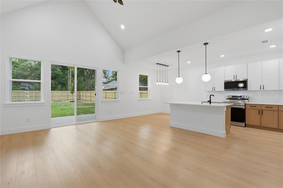 Spacious, unfurnished interior of a new home in , Dallas (Image 15).