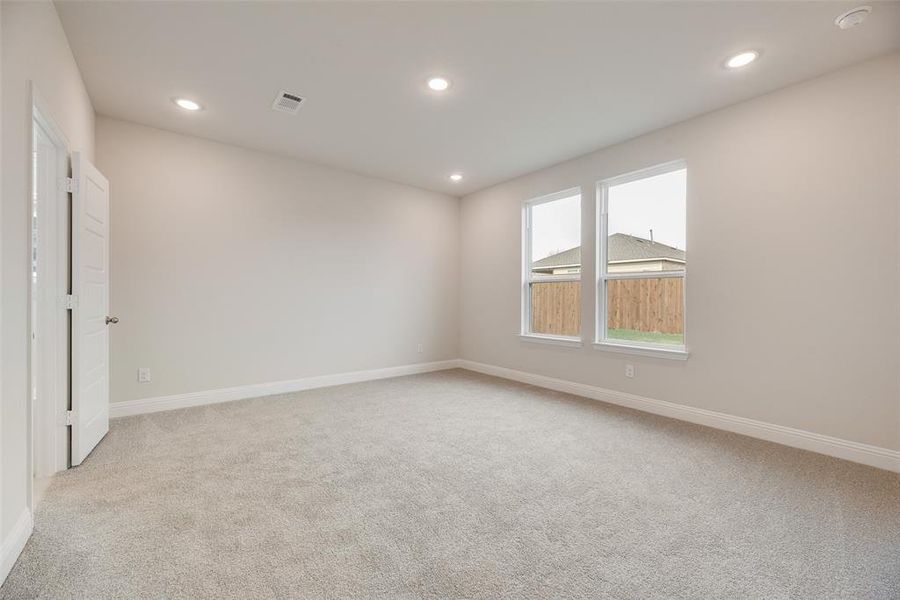 Spacious, unfurnished interior of a new home in Creekside of Crowley, Crowley (Image 30).