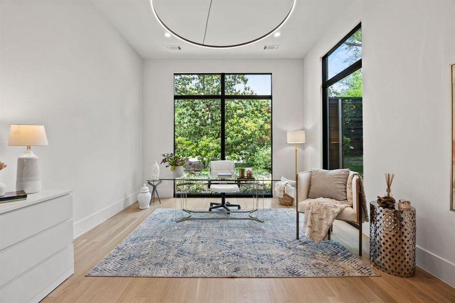 Furnished interior view inside a new home in , Dallas (Image 26). Furnished interior view inside a new home in , Dallas (Image 26).