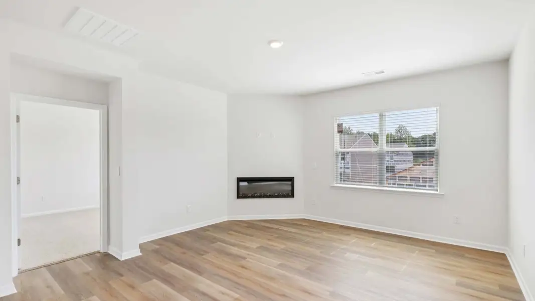 Spacious, unfurnished interior of a new home in Rydele Heights, Asheville (Image 21).