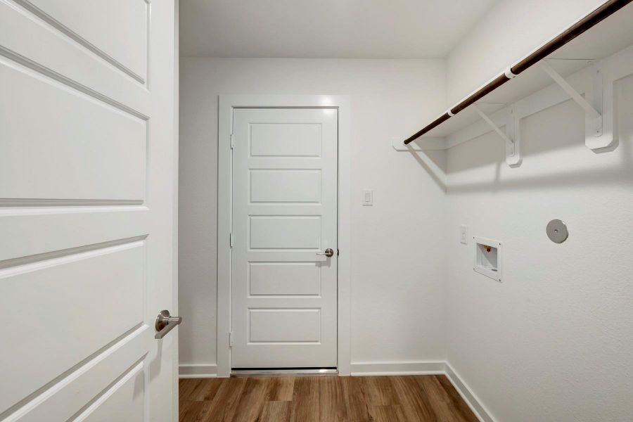 Spacious, unfurnished interior of a new home in Summerview, Fulshear (Image 31).