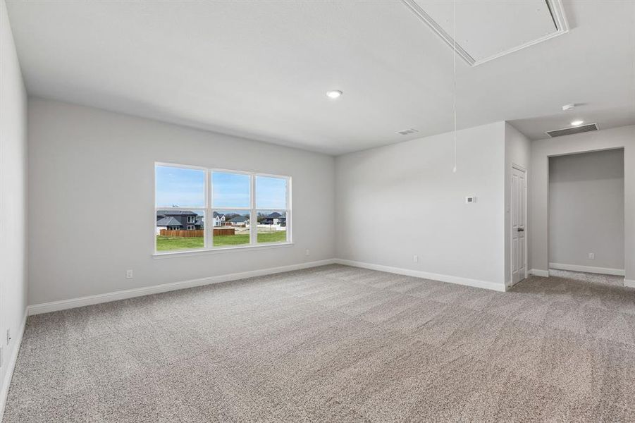 Spacious, unfurnished interior of a new home in Venetian, Weston (Image 11).