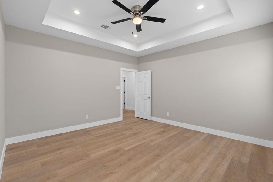 Spacious, unfurnished interior of a new home in , Baytown (Image 14).