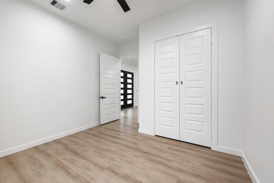 Spacious, unfurnished interior of a new home in , Anderson (Image 26).
