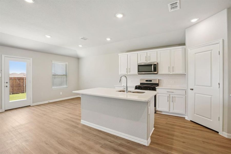 Furnished interior view inside a new home in Stonehaven, Seagoville (Image 12). Furnished interior view inside a new home in Stonehaven, Seagoville (Image 12).