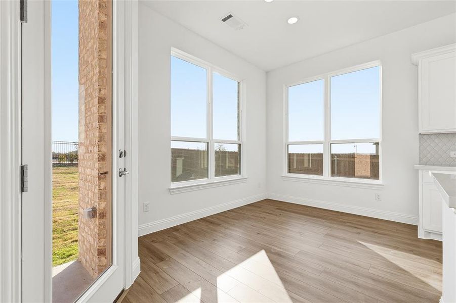 Spacious, unfurnished interior of a new home in Ridge Crossing, Waxahachie (Image 15). Spacious, unfurnished interior of a new home in Ridge Crossing, Waxahachie (Image 15).