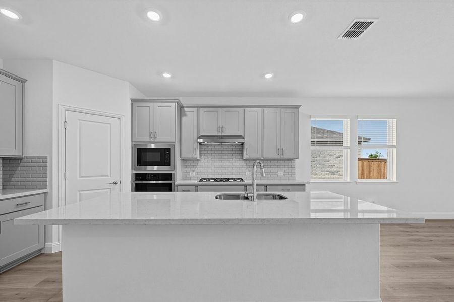Furnished interior view inside a new home in Madero 50s, Fort Worth (Image 6).