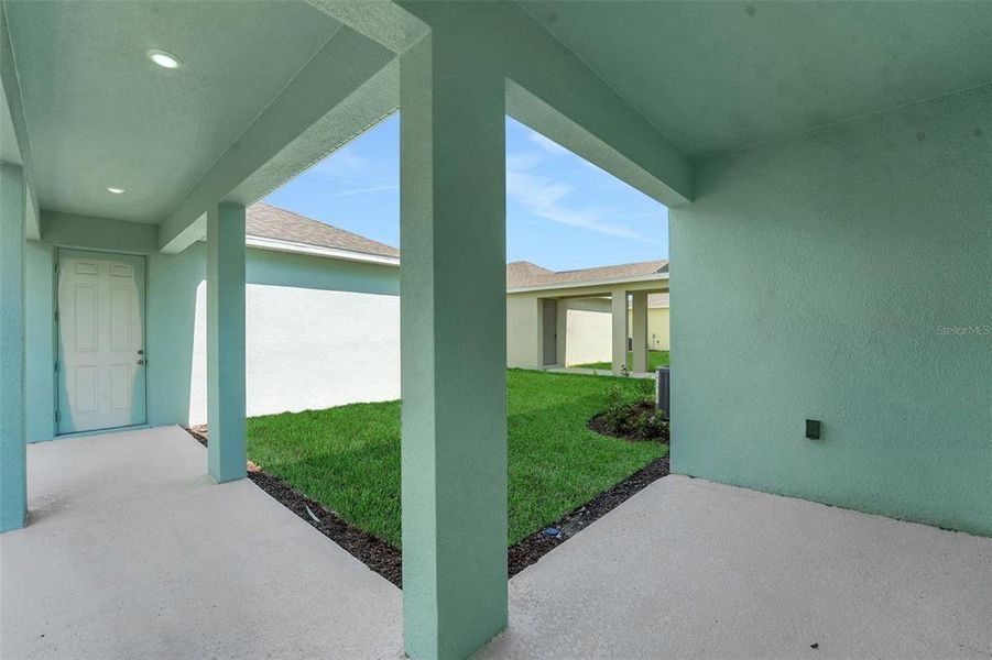 Exterior details and patio area of a home in Crossroads at Kelly Park, Apopka (Image 4).