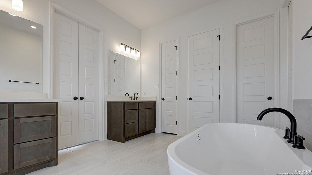 Furnished interior view inside a new home in Esperanza 50', Boerne (Image 17).