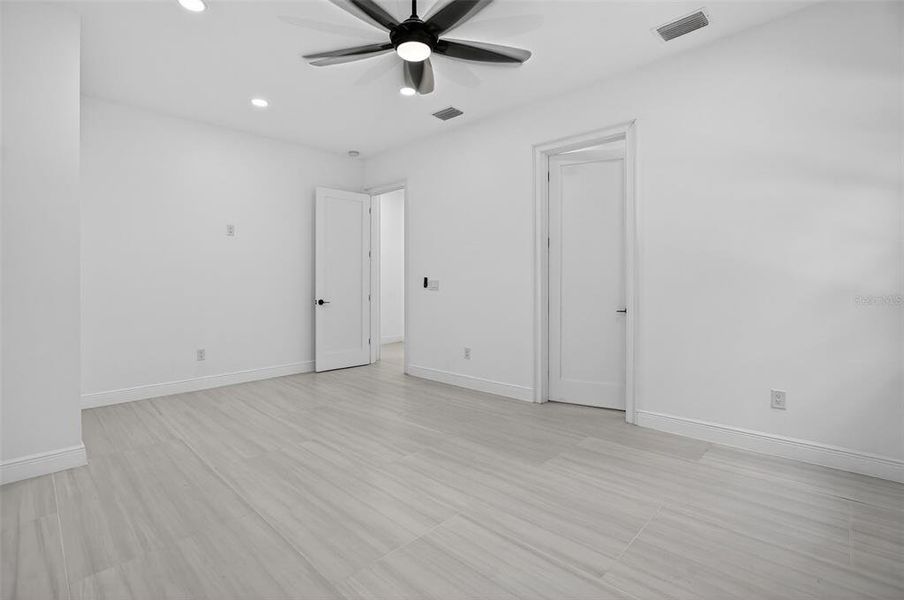 Spacious, unfurnished interior of a new home in , Wesley Chapel (Image 31). Spacious, unfurnished interior of a new home in , Wesley Chapel (Image 31).