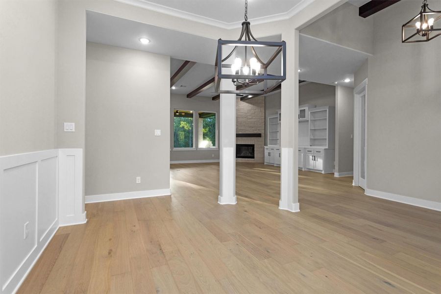 Elegant formal dining space just off the kitchen, perfect for hosting family gatherings or dinner parties. Elegant formal dining space just off the kitchen, perfect for hosting family gatherings or dinner parties.