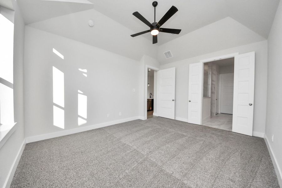Spacious, unfurnished interior of a new home in Elyson, Katy (Image 24).