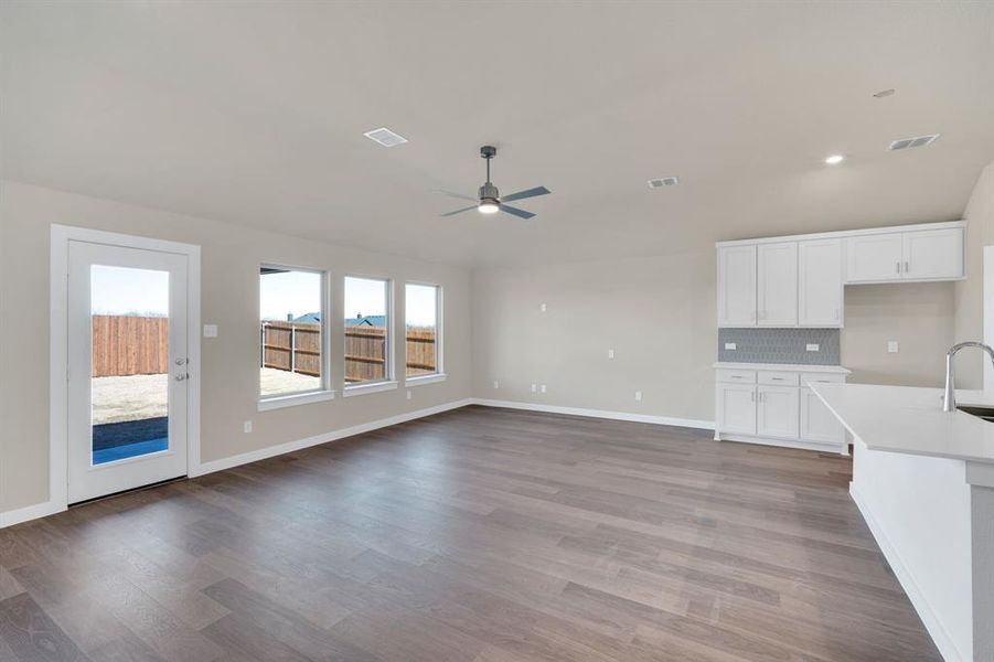Spacious, unfurnished interior of a new home in The Preserve, Sherman (Image 13).
