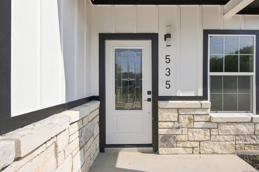 Exterior details and patio area of a home in , San Antonio (Image 19).