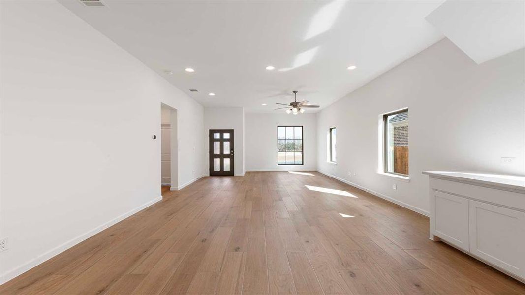 Spacious, unfurnished interior of a new home in Avondale, Fate (Image 14).