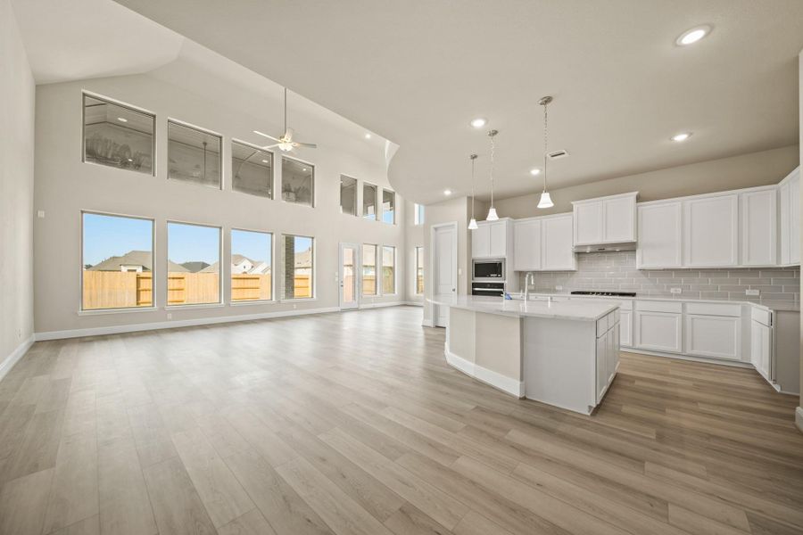 Spacious, unfurnished interior of a new home in Coastal Point, League City (Image 17).