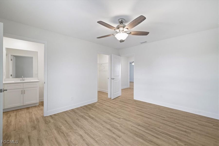 Spacious, unfurnished interior of a new home in Cape Coral, Cape Coral (Image 28).