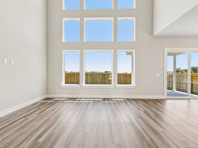 Spacious, unfurnished interior of a new home in Weltner Farms 60’s, New Braunfels (Image 30).