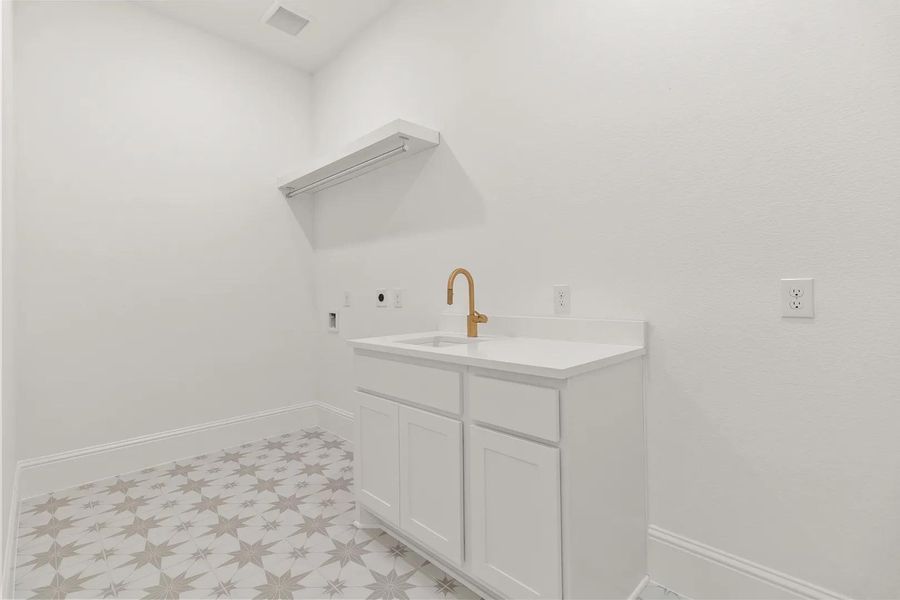 Granbury E laundry room