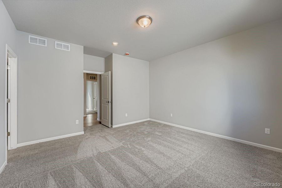 Spacious, unfurnished interior of a new home in Wolf Creek Run, Strasburg (Image 21).