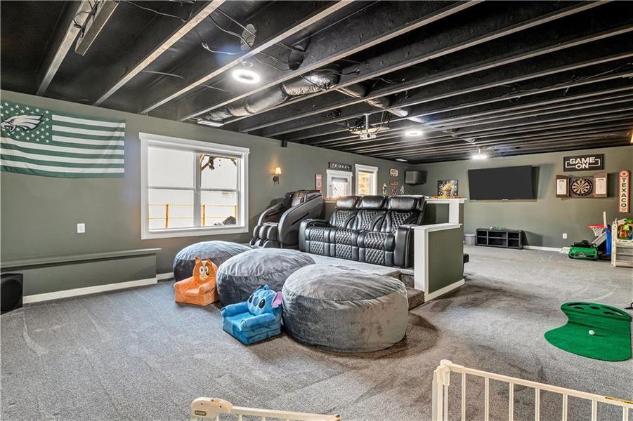 Community amenities in Thompson Ridge, Dallas (Image 36).