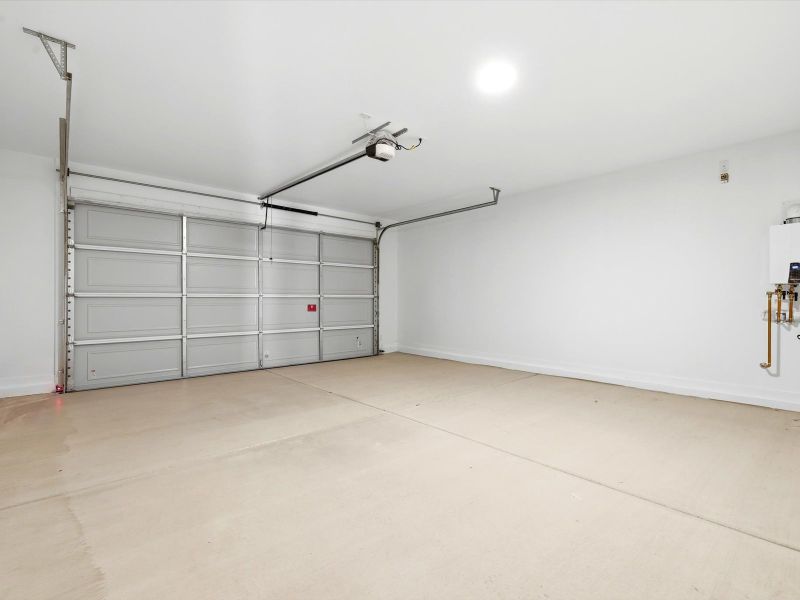 Spacious, unfurnished interior of a new home in Mesquite Mountain Ranch at Frontera, Surprise (Image 18).