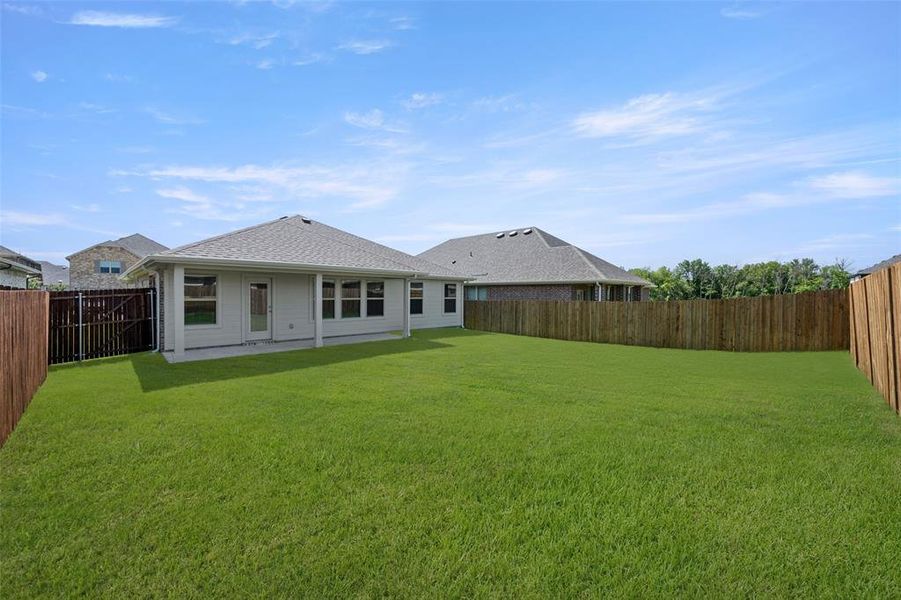 2109 Hickory- Back-1 2109 Hickory- Back-1